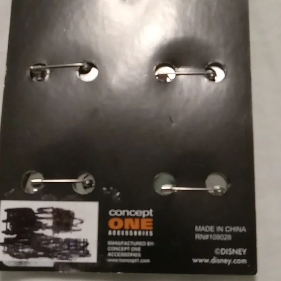 Disney Minnie Mouse button pin set - Picture 2 of 6